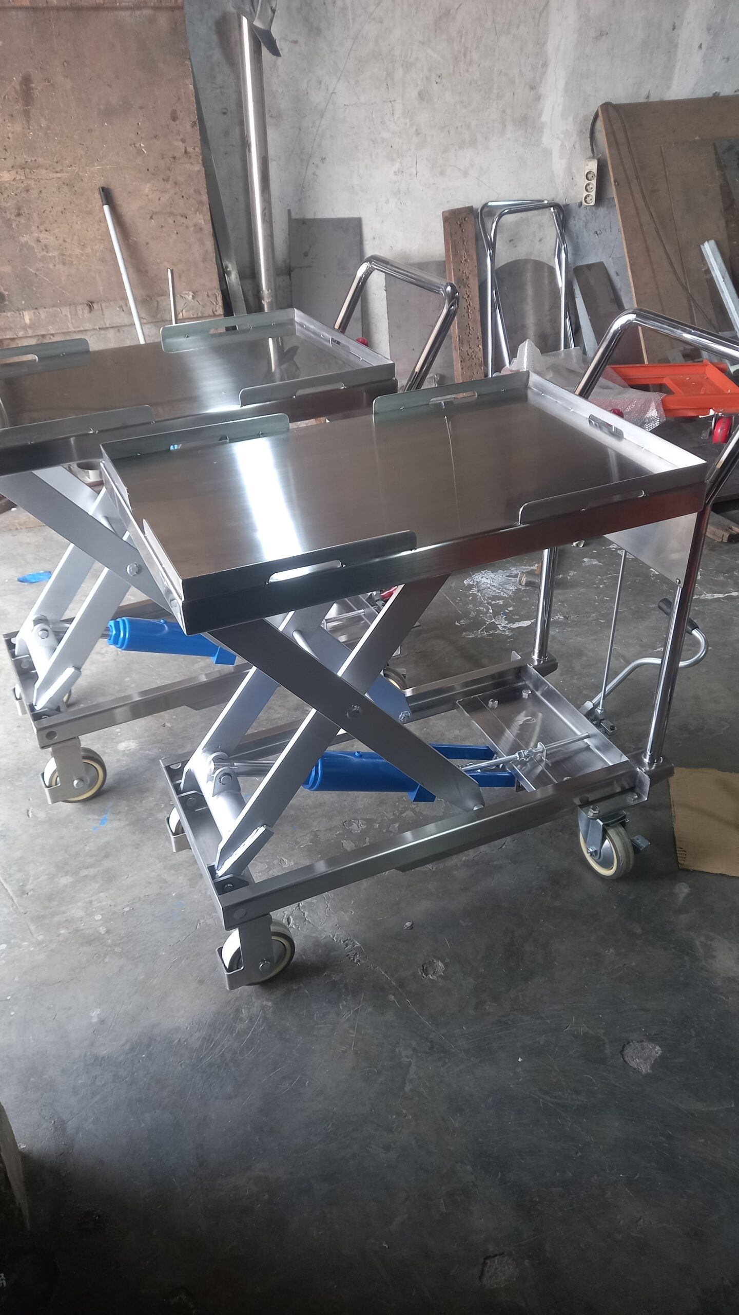 lifter trolley.jpg